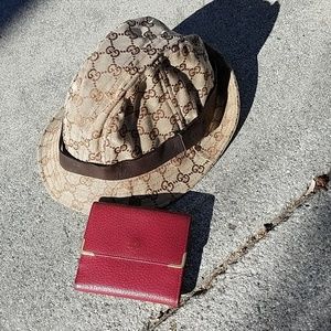 AUTHENTIC GUCCI  HAT WITH LEATHER DETAILS Bucket